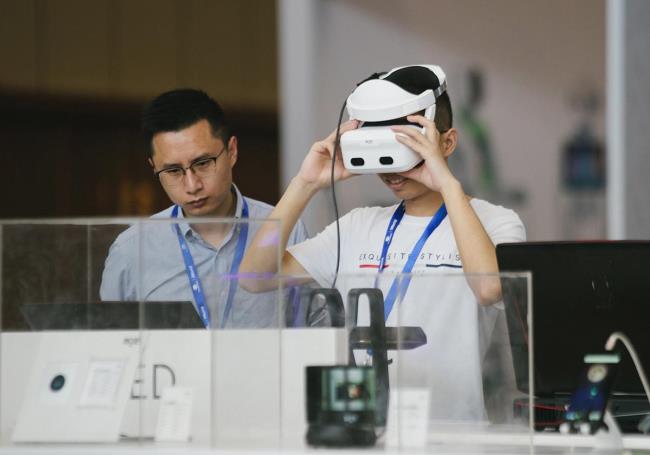 元宇宙热潮减退，2022年全球VR／AR设备出货量下滑12%，苹果才是破局者？